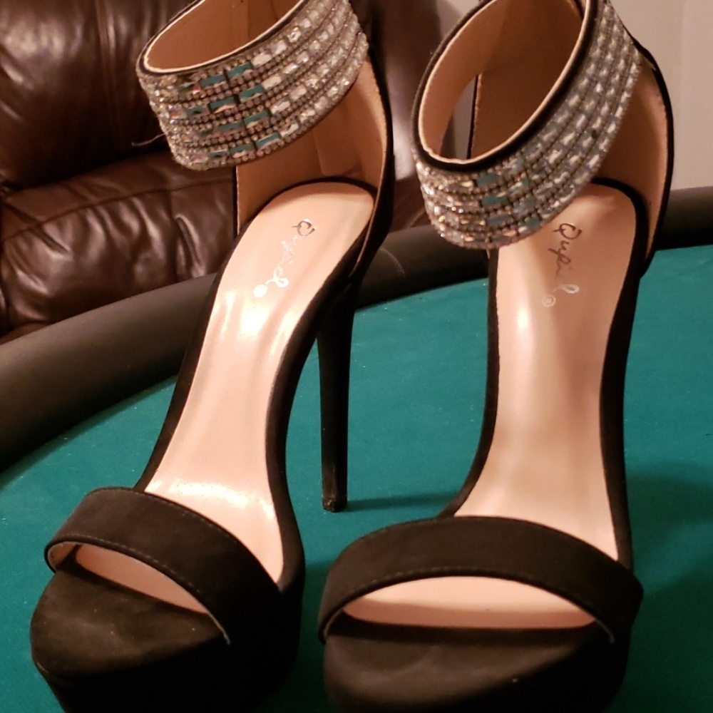 Qupid Stiletto Heels 5" Size 7